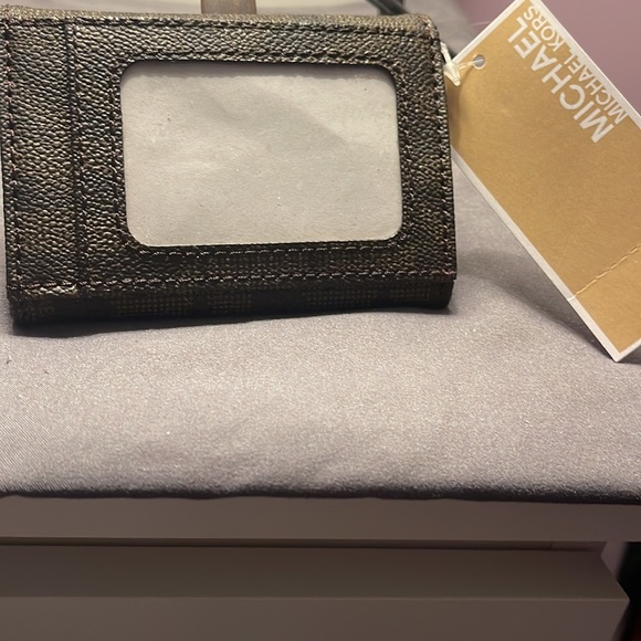 Michael Kors wallet - Picture 2 of 2